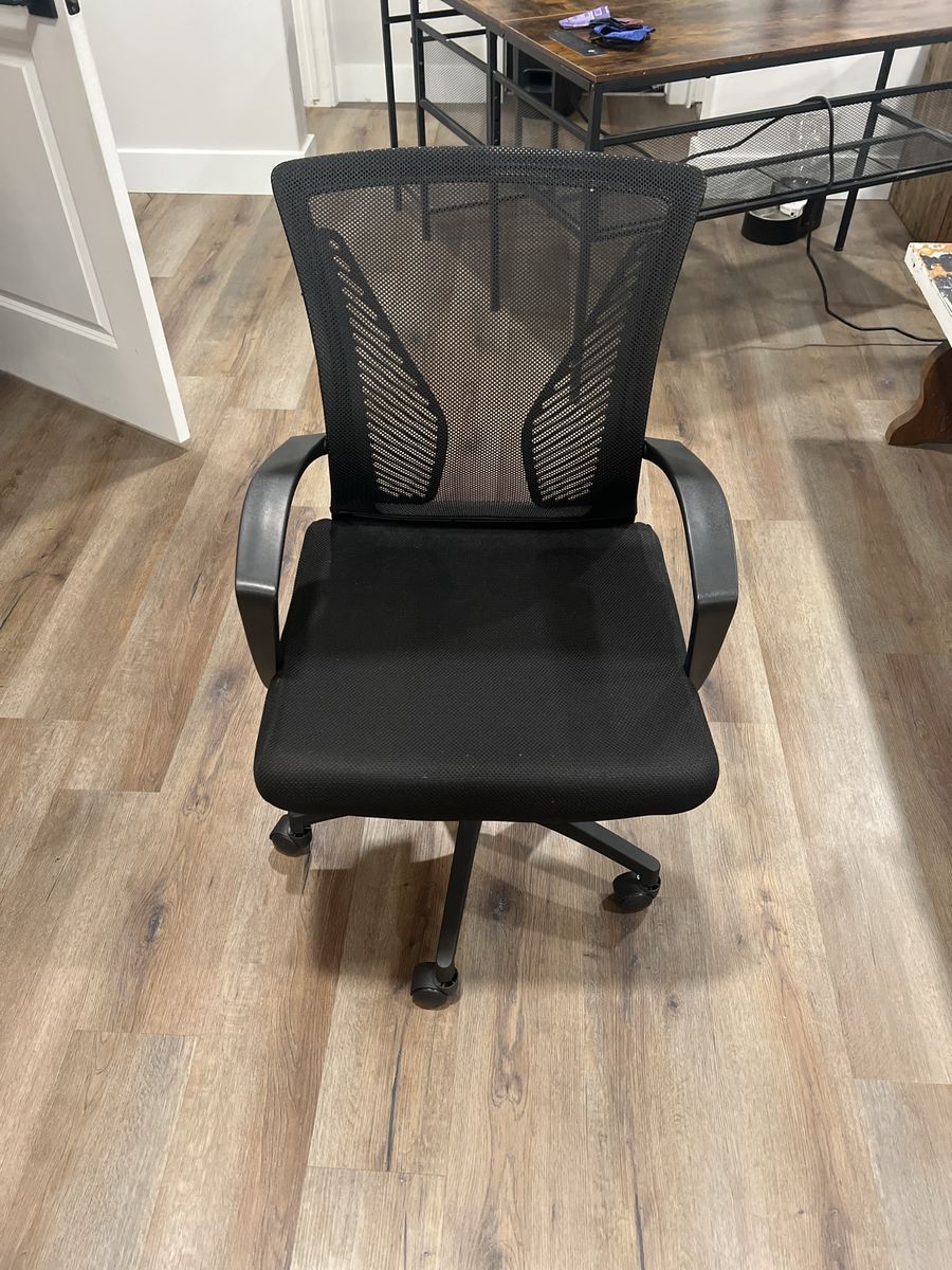 Black Ergonomic Mesh Office Desk Chair with Armrests and Rolling Wheels