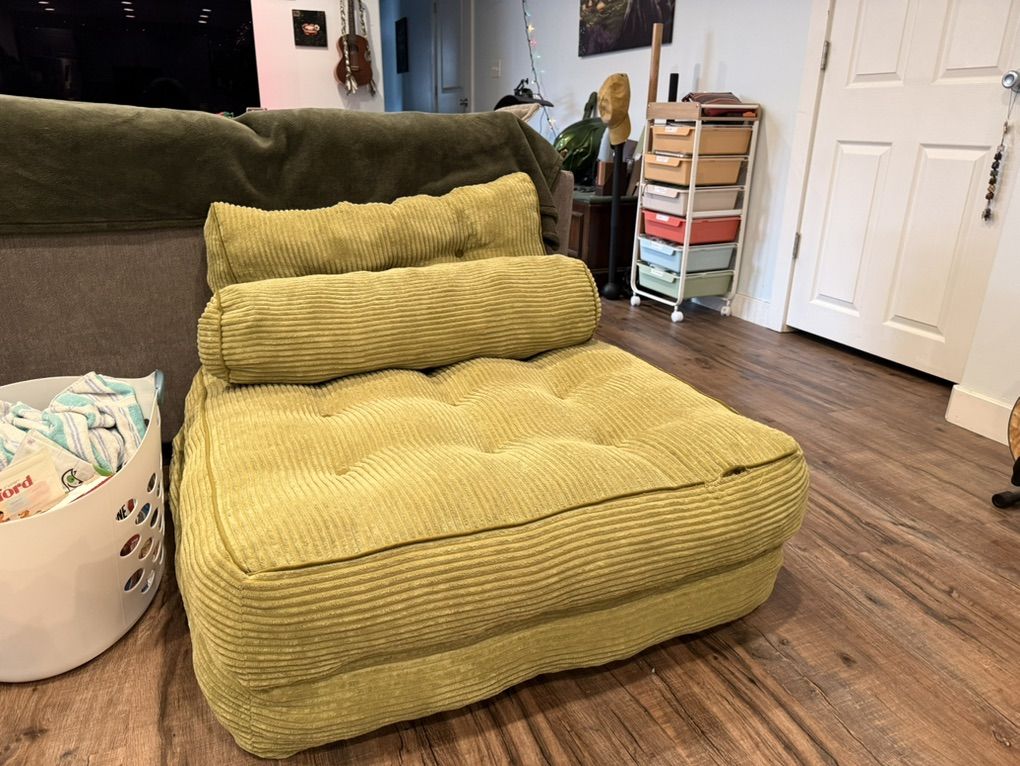 Lounge Couch / Chair