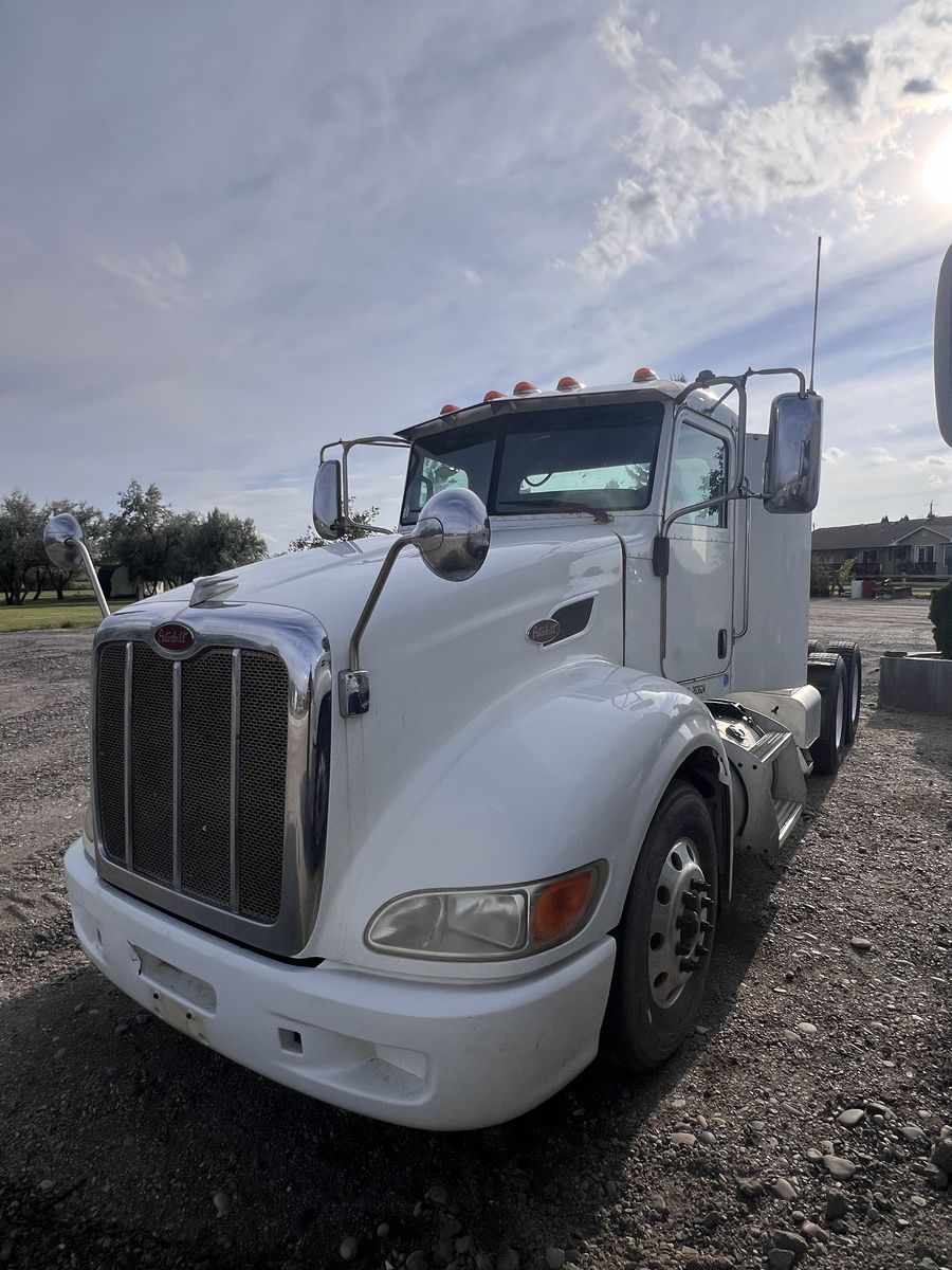 2011 Peterbilt 386 Semi