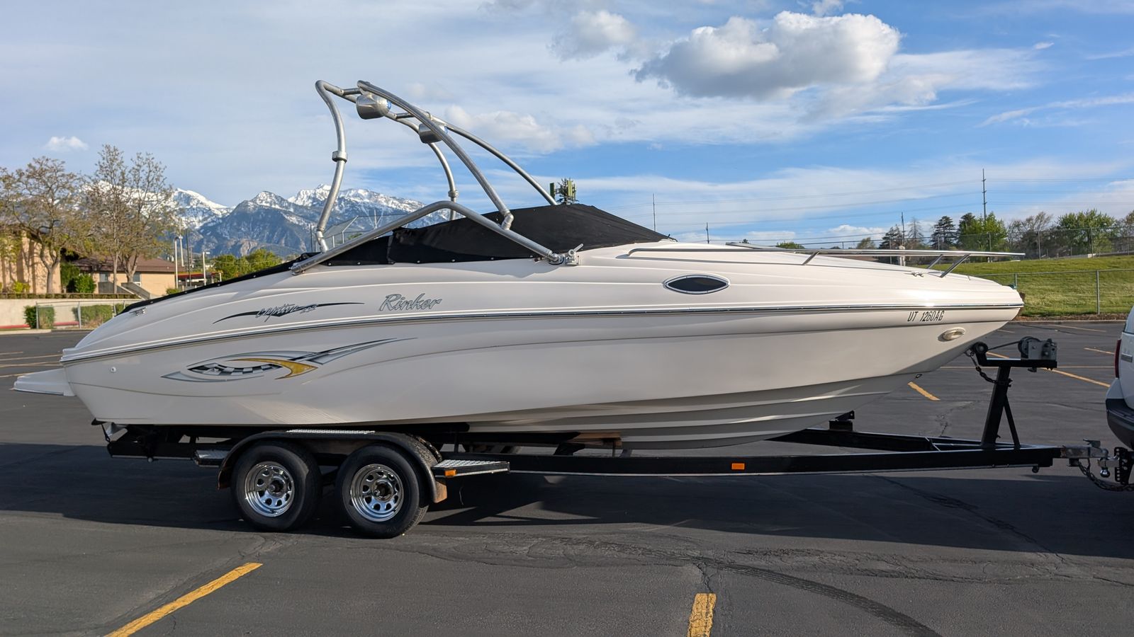 2002 Rinker 232 Captiva Cuddy Cabin
