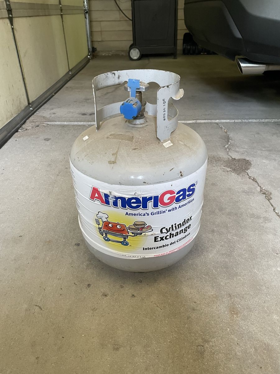 Full 20 pound propane tank