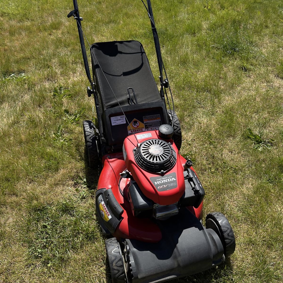 Self propelled lawnmower with Honda engine