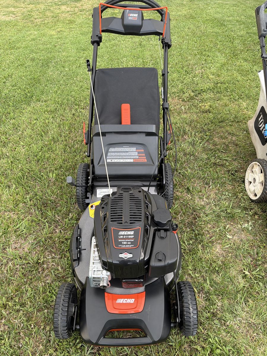 Like new Echo LM-2119SP lawn mower