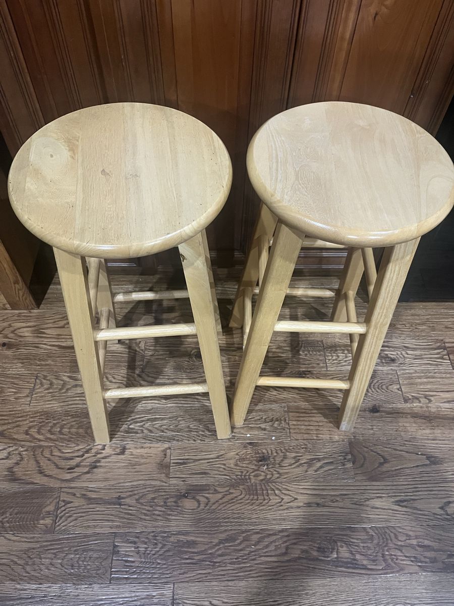 Beautiful Bar/Counter stools for sale.