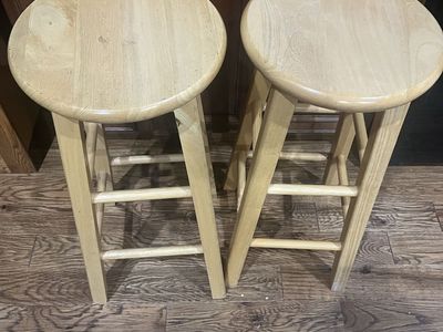 Beautiful Bar/Counter stools for sale.