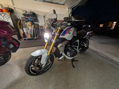 2020 BMW R1250R - LIKE NEW - ONLY 3299 MILES AND CHERRY!