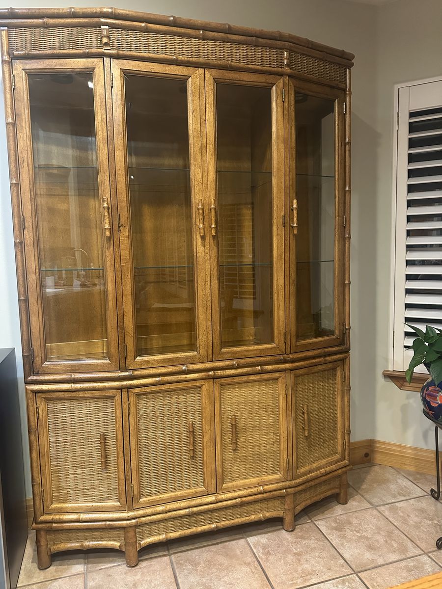 Hutch for fine china OBO