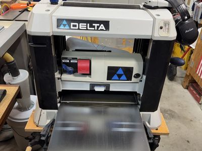 Delta 13-inch portable thickness planer w/dust hood