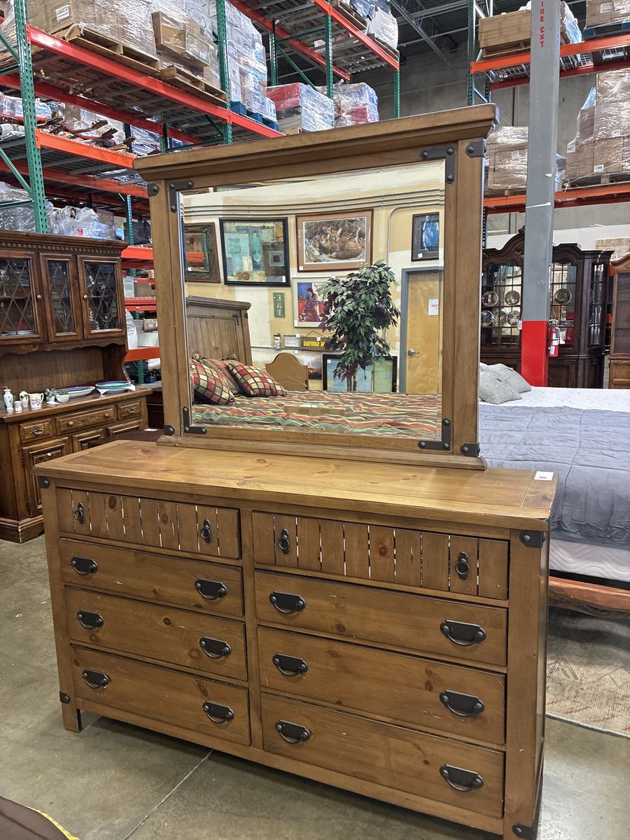 Dresser With Mirror