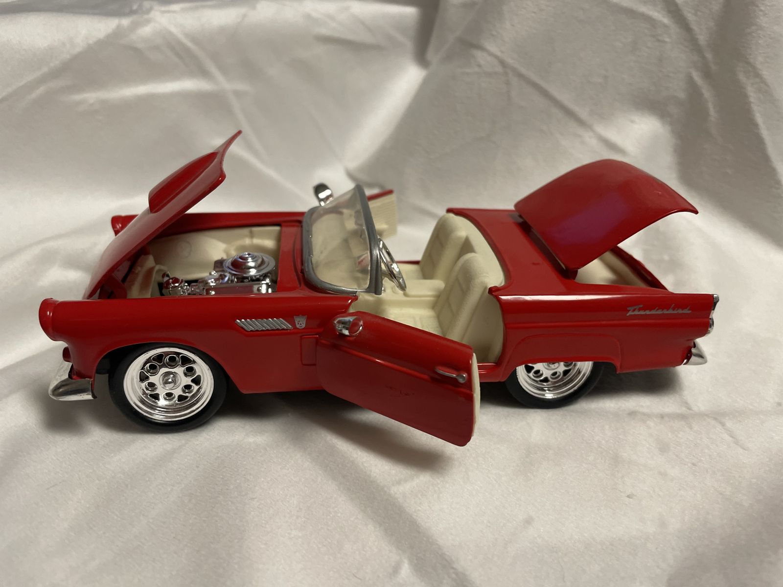 Die-cast 1:18 & 1:24 Scale Model Cars