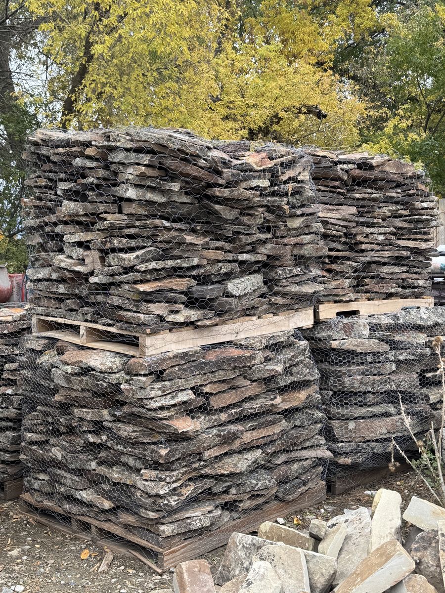 Palletized Full Bed Moss Rock