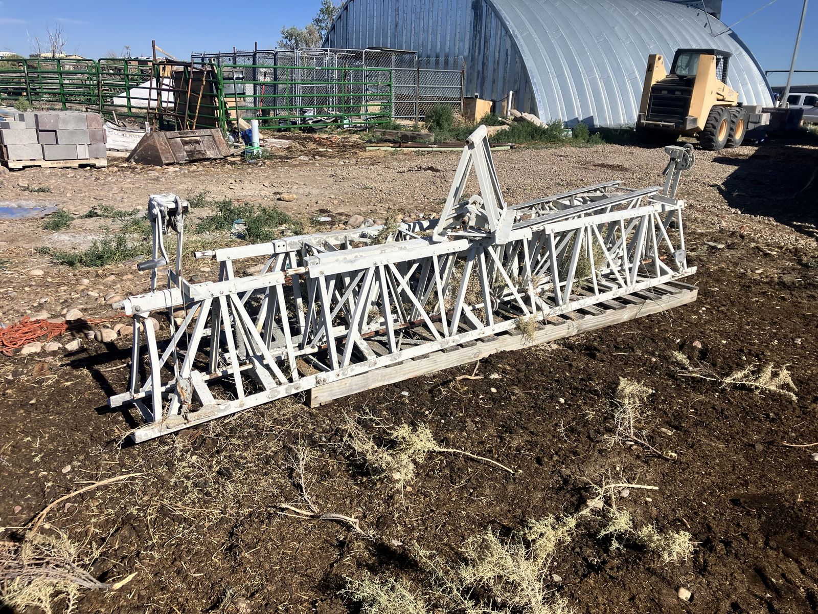 Concrete screed machine