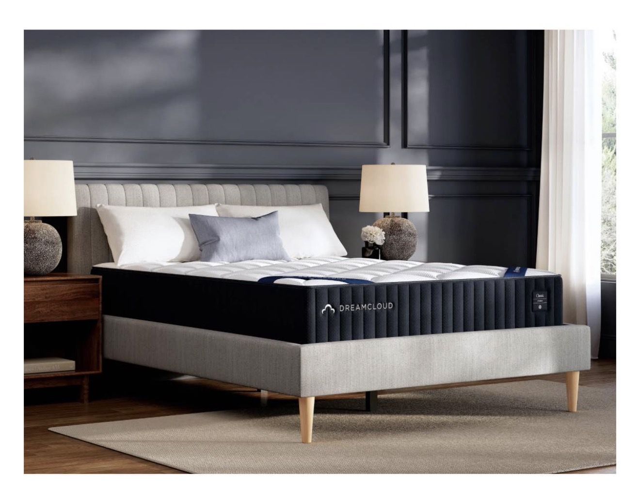 New in box Queen size DreamCloud Hybrid Classic 4.0 Queen Mattress - White