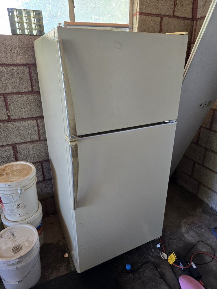 Amana Regfrigerator for sale 40 dollars OBO
