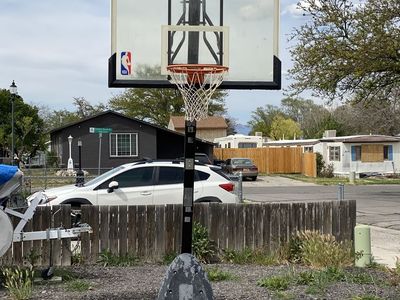 Basketball hoop
