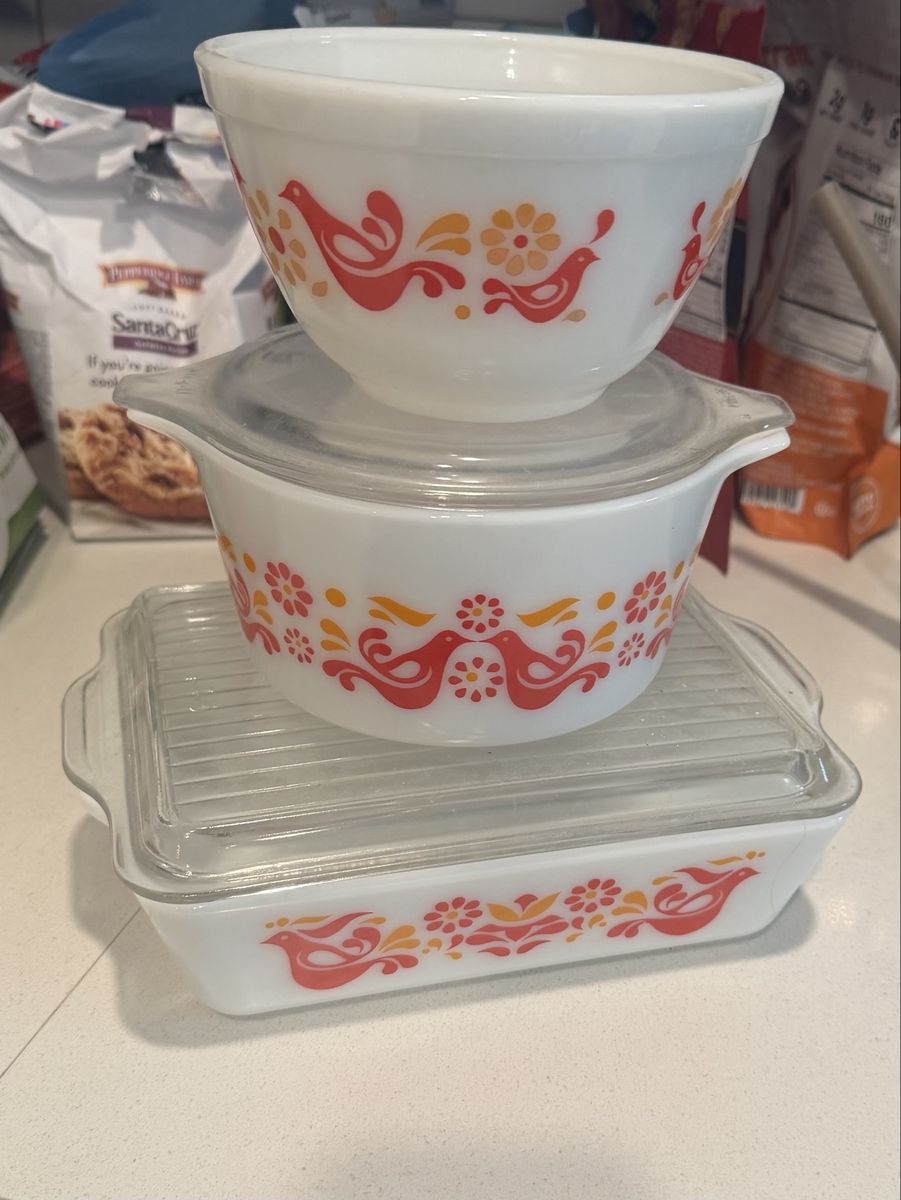 Vintage Pyrex dishes