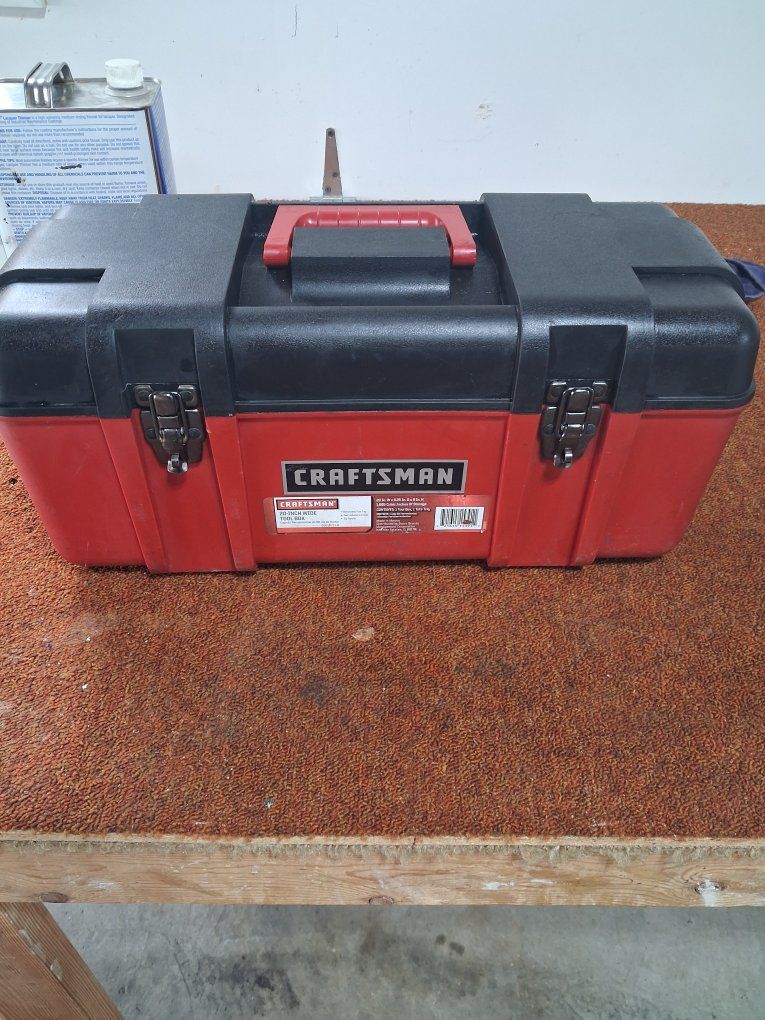 Craftsman 20-Inch Wide Plastic Tool Box with Removable Tray