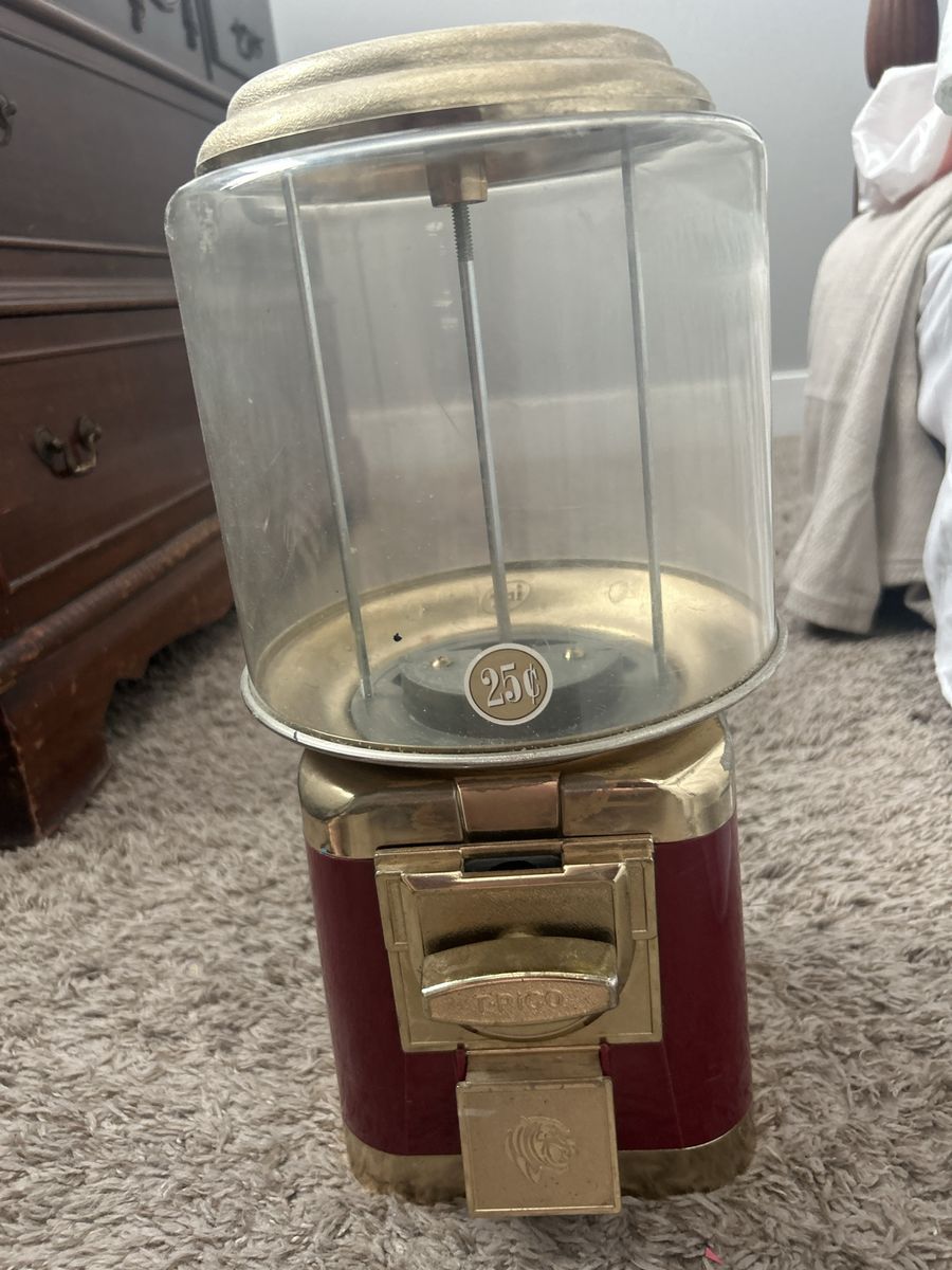 Vintage TPICO International 25 Cent Candy Machine *WORKING WITH KEY*