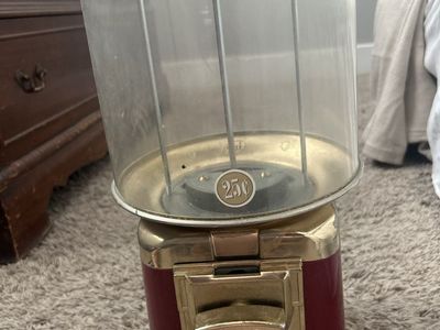 Vintage TPICO International 25 Cent Candy Machine *WORKING WITH KEY*