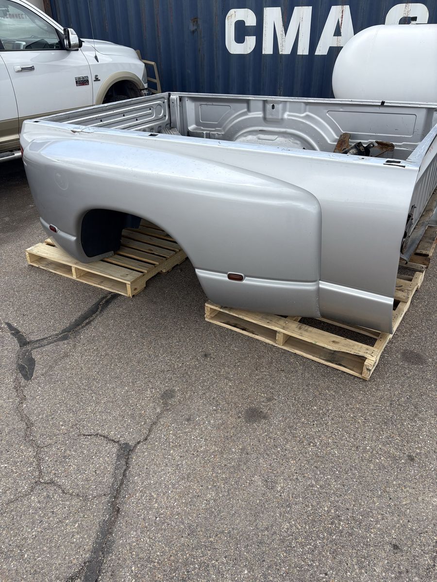 2006 Dodge Dually Bed