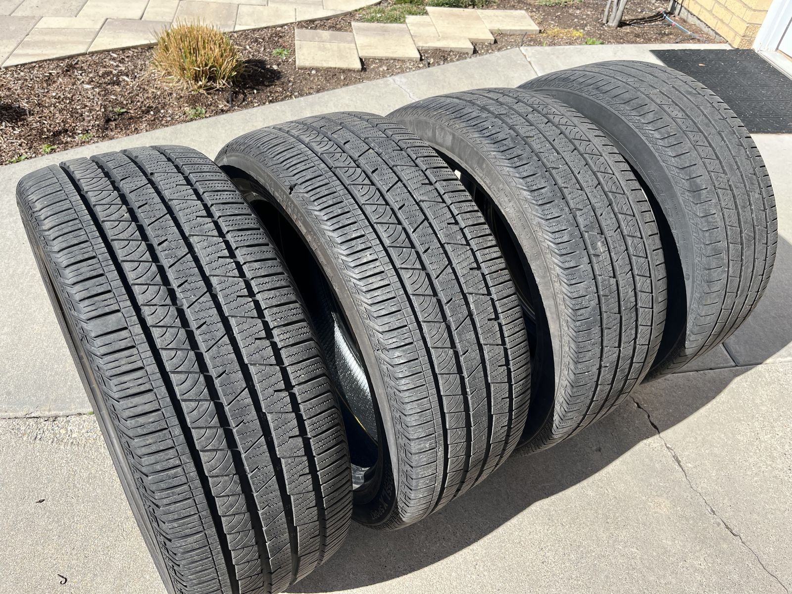 255/45-20 Continental CrossContact Sport