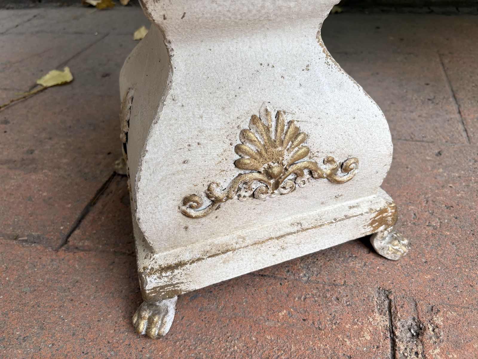 Main image 4