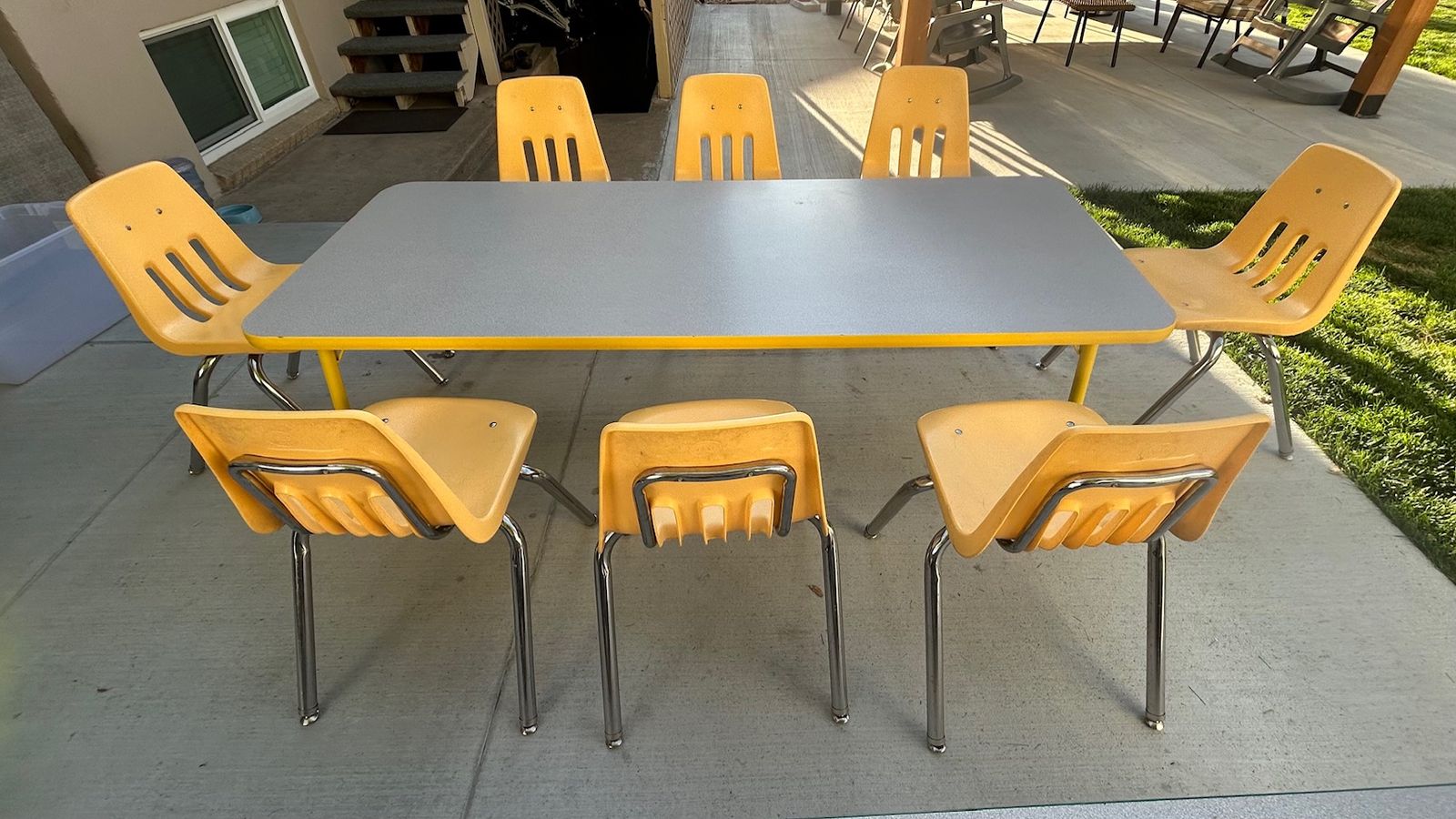 Table & Chairs
