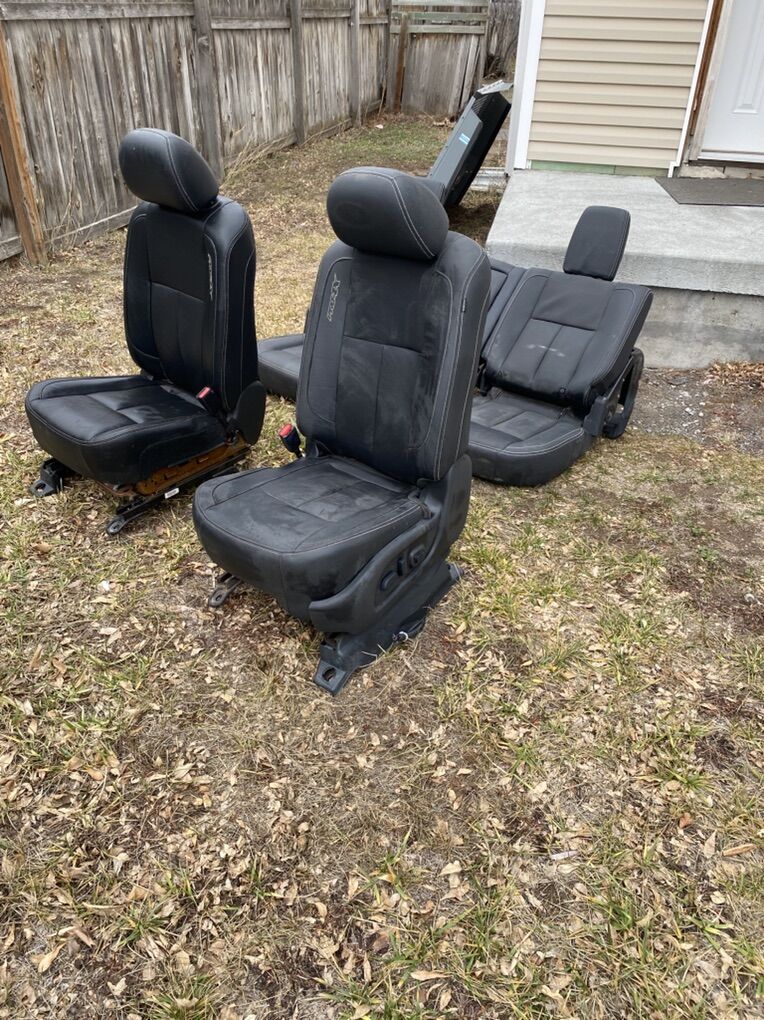 16-19 Nissan Titan Heated Leather Seats