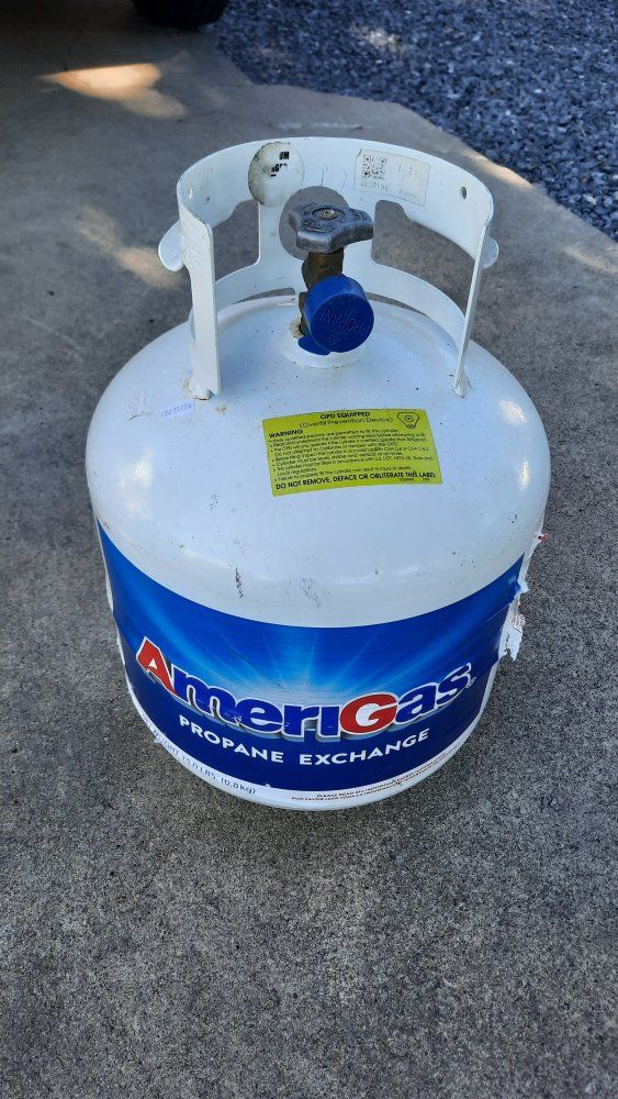 Full 20lb propane tank