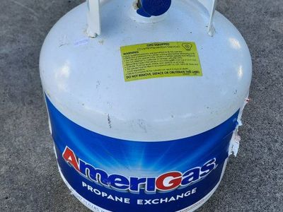 Full 20lb propane tank