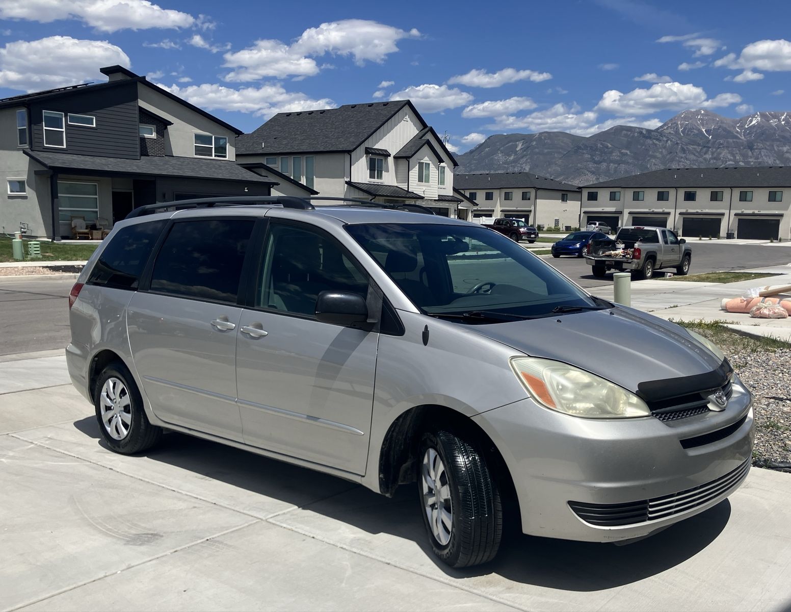 2005 Toyota Sienna – Runs & Drives – CarPlay, Backup Cam, New Tires— will trade for drivable truck
