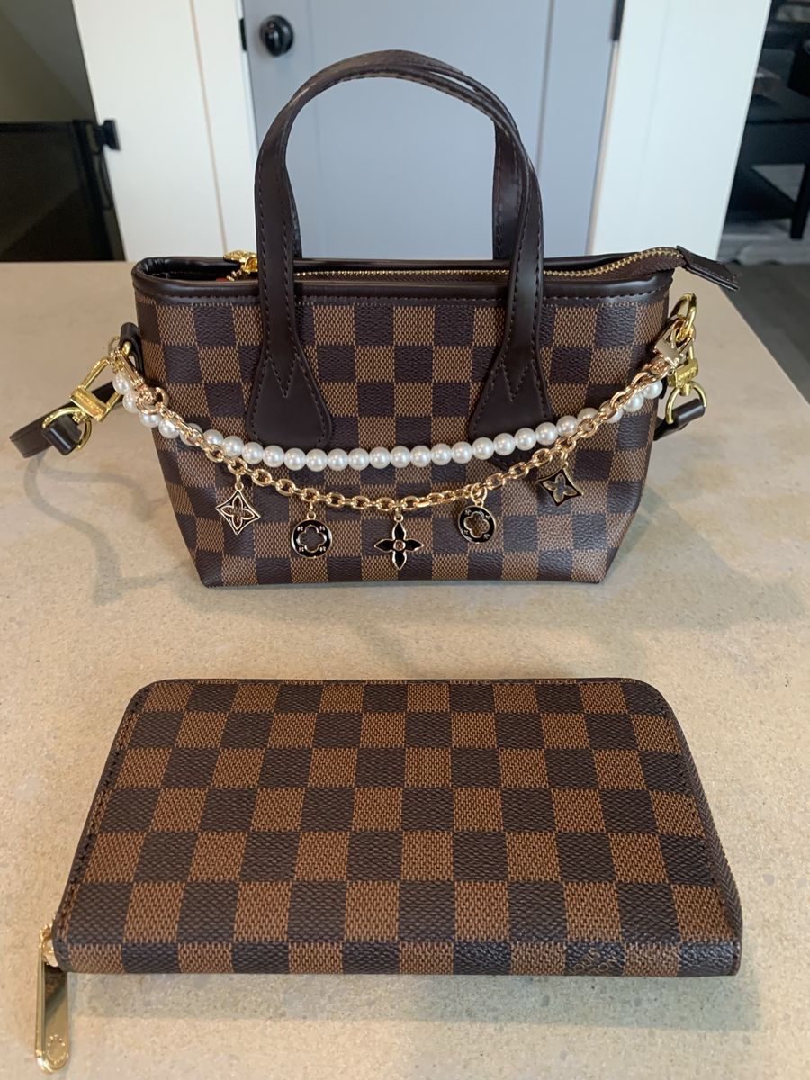LV medium size hand bag and matching purse set chain sold separately 
