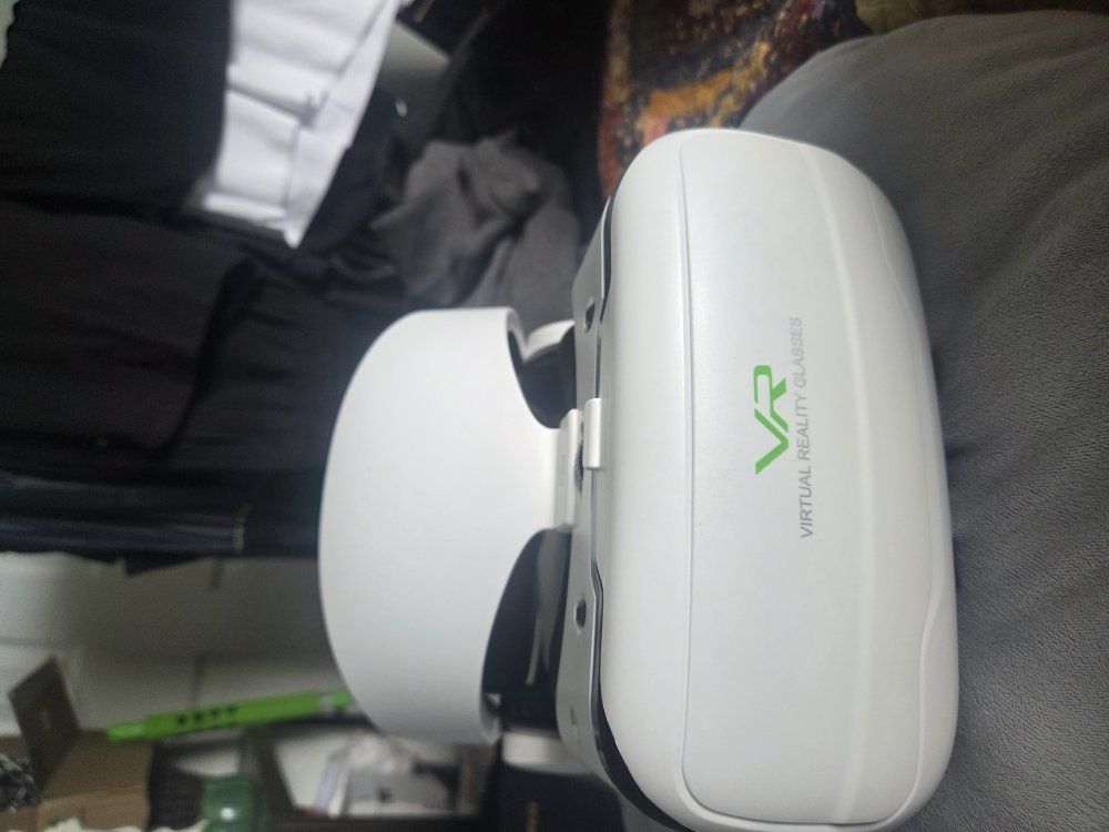 VR Headset for Smartphones with Built-in Headphone