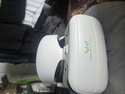 VR Headset for Smartphones with Built-in Headphone