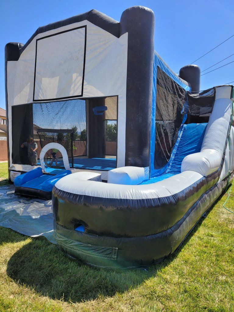 Bounce House With Slide