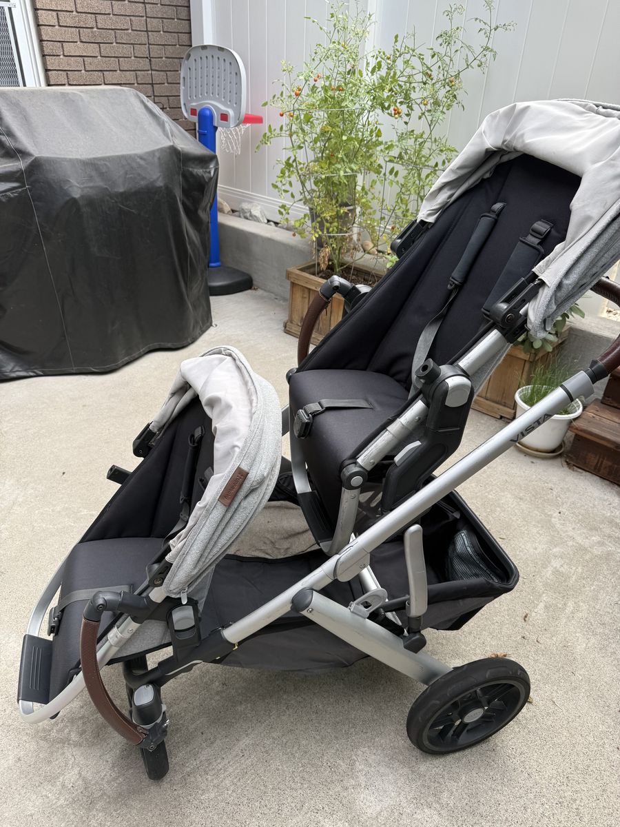 UppaBaby Vista V2 with tons of accessories 
