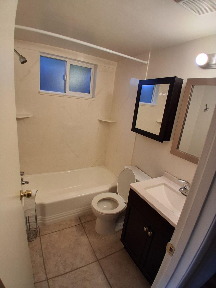 3 Bedroom, 2 Bath apartment near the U