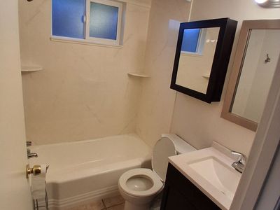 3 Bedroom, 2 Bath apartment near the U