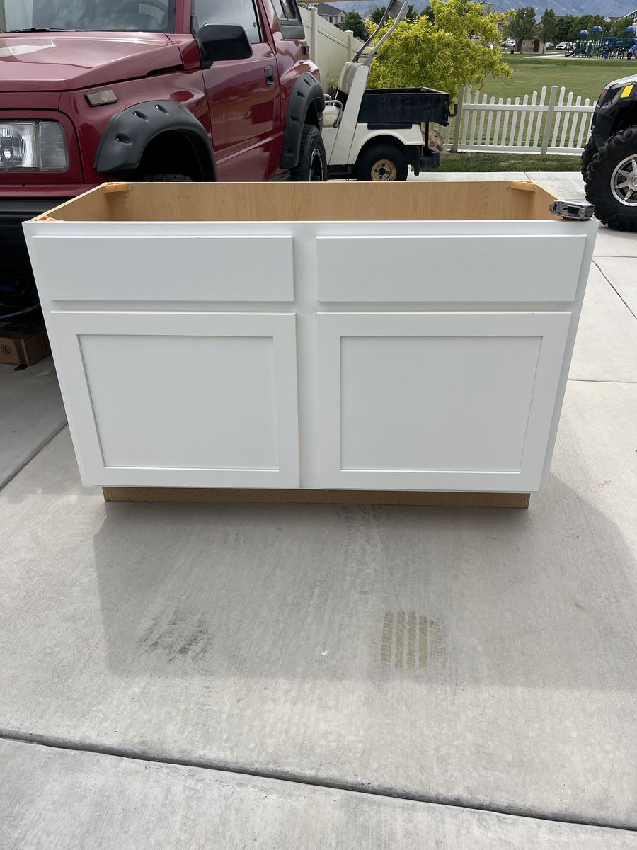 Single cabinet or vanity