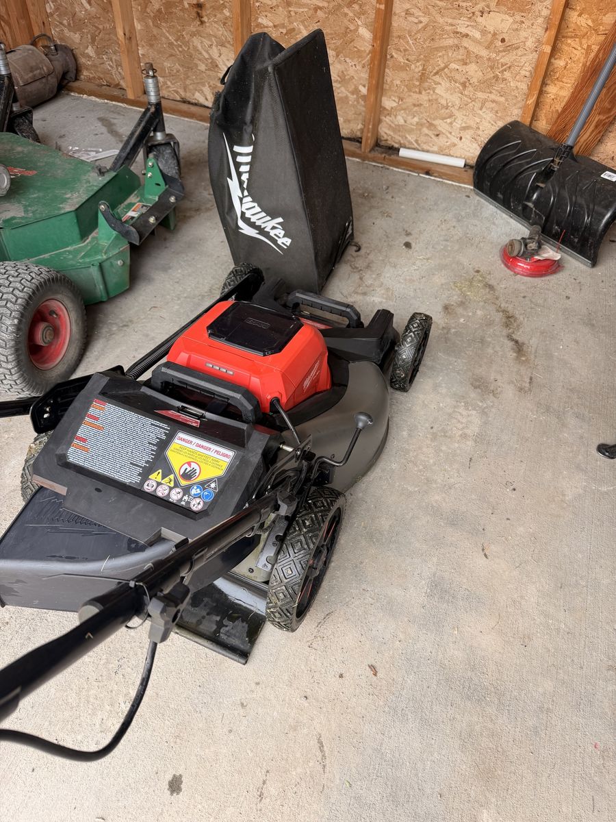 Milwaukee M18 FUEL 21" Self-Propelled Dual Battery Lawn Mower Kit