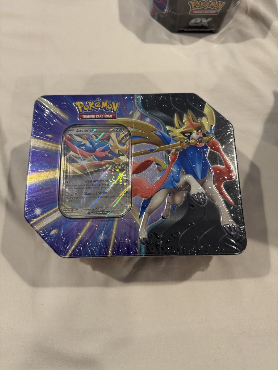 Pokémon TCG: Slashing Legends Tin