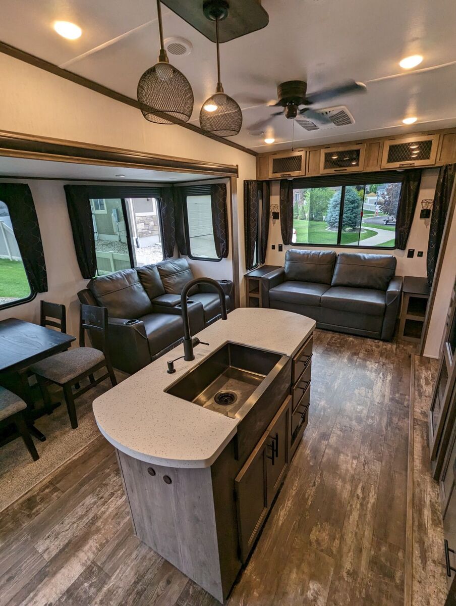 ️ For Sale: 2022 Forest River Sabre 36BHQ