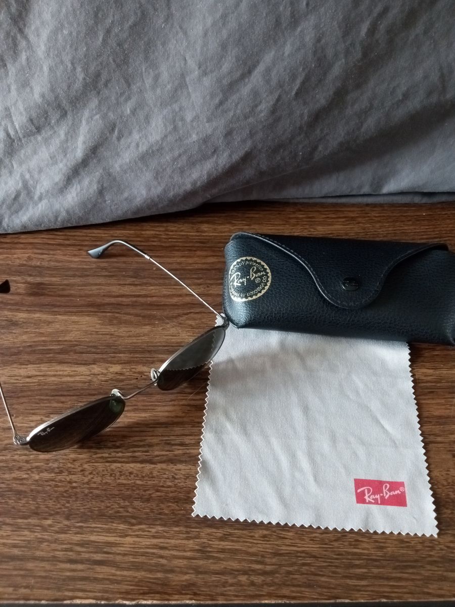 Aviator Ray Ban metal sunglasses with case and cleaning cloth