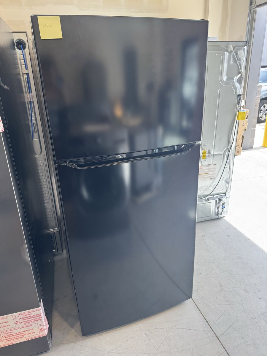 New LG 20CuFt Top Freezer Refrigerator