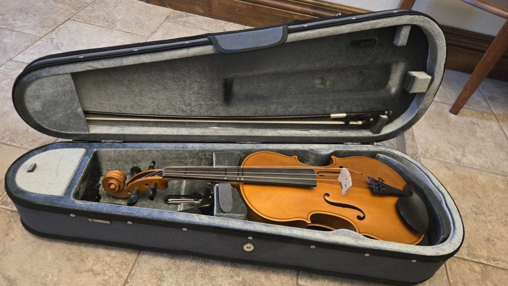 Yamaha Model VA5 15" Viola with Hard Case and Bow