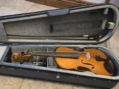 Yamaha Model VA5 15" Viola with Hard Case and Bow