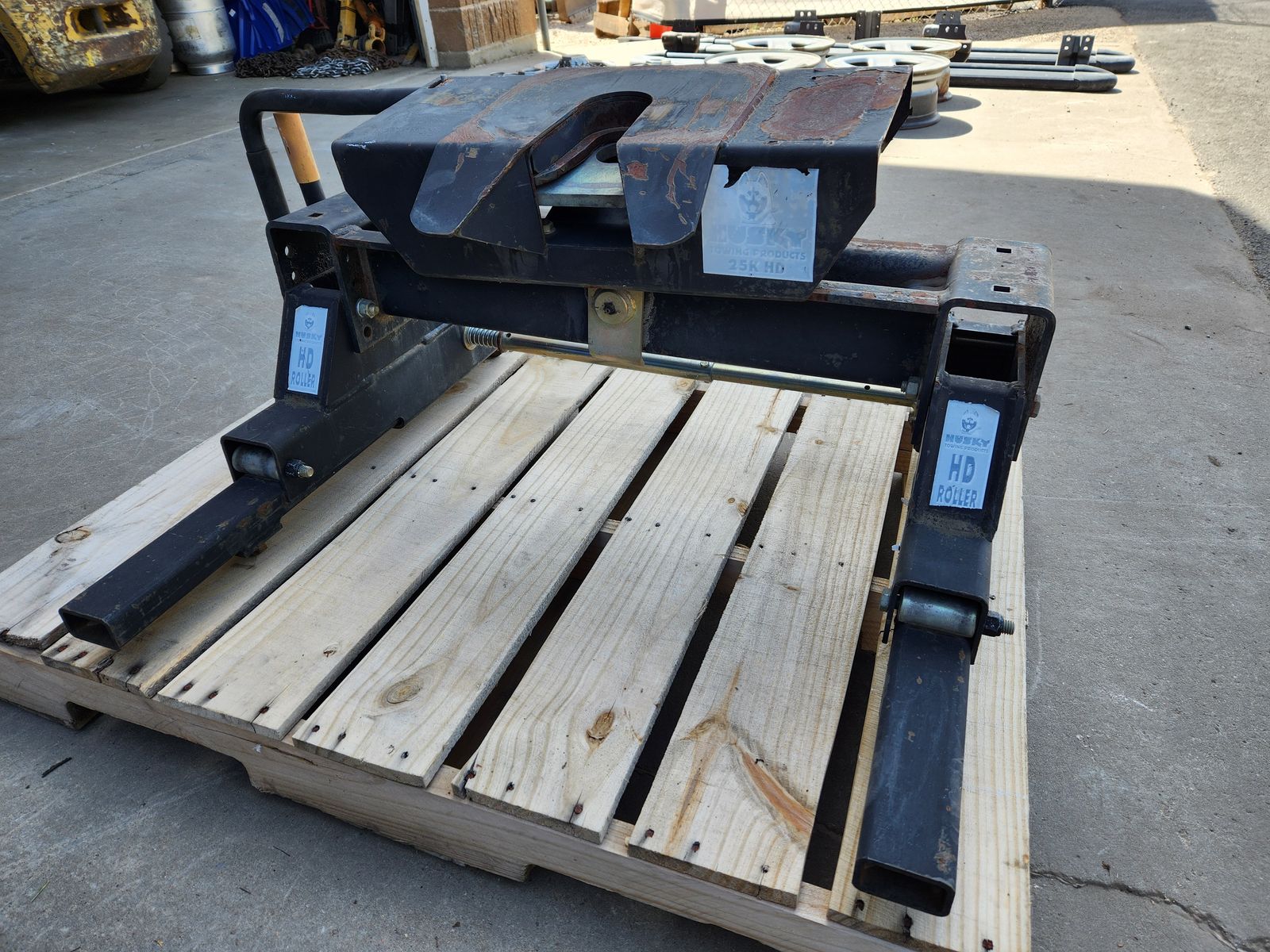 Husky 25K Fifth Wheel Hitch
