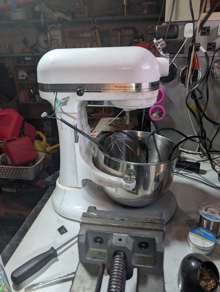 broken KitchenAid professional HD kg250 5 qt. for parts