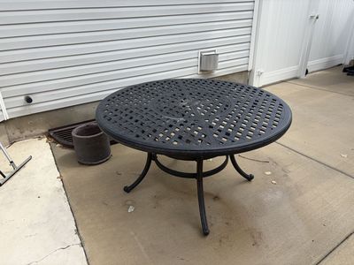 Round Metal Patio Table