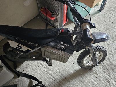 Razor MX350 Dirt Rocket Electric Motocross Bike - Black/White, Used